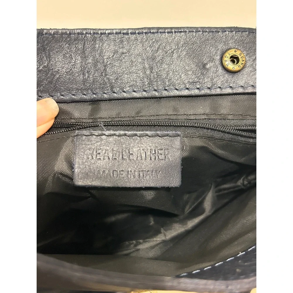 Italian genuine leather crossbody bag/shoulder purse featuring a‎ top snap